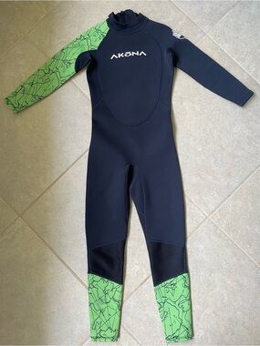 AKONA Kids Neoprene Wetsuit Size 8